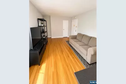 2339 Hudson Terrace D9 #D9, Fort Lee, NJ 07024 - Photo 4