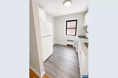 2339 Hudson Terrace D9 #D9, Fort Lee, NJ 07024 - Photo 6