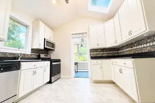 949 Garrison Ave, Teaneck Township, NJ 07666 - Photo 6