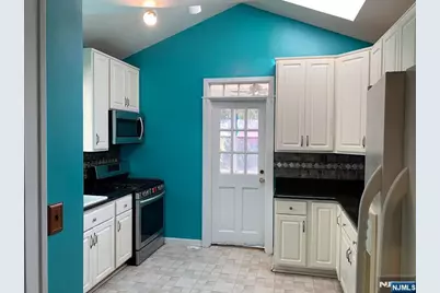 949 Garrison Avenue, Teaneck Township, NJ 07666 - Photo 4