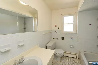 1 Leliarts Lane, Elmwood Park, NJ 07407 - Photo 8