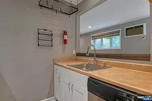 31 Home Pl 1, Bergenfield, NJ 07621 - Photo 16