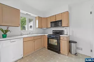 46 Daka Ct, Bloomfield, NJ 07003 - Photo 8