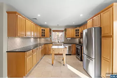 228 Lafayette Avenue, Cliffside Park, NJ 07010 - Photo 12
