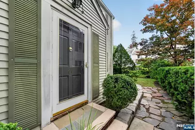 11 Burlington Place, Fair Lawn, NJ 07410 - Photo 4