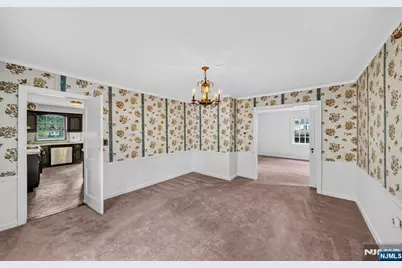 11 Burlington Place, Fair Lawn, NJ 07410 - Photo 8