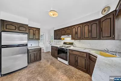 11 Burlington Place, Fair Lawn, NJ 07410 - Photo 12