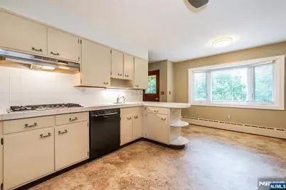 68 Bentley Road, Cedar Grove, NJ 07009 - Photo 12