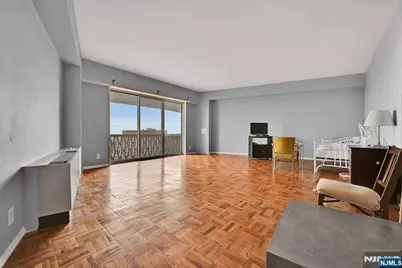 2000 Linwood Avenue 23E #23E, Fort Lee, NJ 07024 - Photo 4