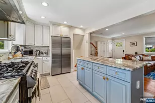 252 Canterbury Pl, Ridgewood, NJ 07450 - Photo 12