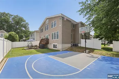 135 Rector Court, Bergenfield, NJ 07621 - Photo 10