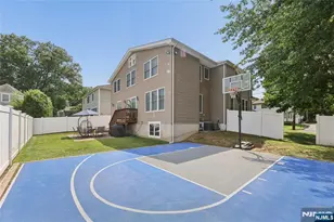 135 Rector Ct, Bergenfield, NJ 07621 - Photo 10