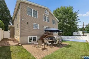 135 Rector Ct, Bergenfield, NJ 07621 - Photo 8