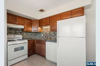 1023 Morningside Lane 2nd Fl #2nd FL, Fort Lee, NJ 07024 - Photo 6