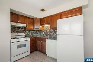 1023 Morningside Ln 2nd Fl, Fort Lee, NJ 07024 - Photo 6