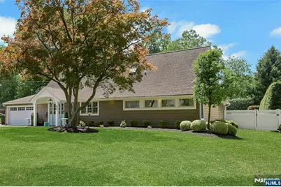 890 Norgate Drive, Ridgewood, NJ 07450 - Photo 2