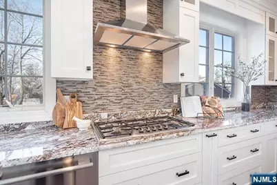 223 Hillcrest Drive, Paramus, NJ 07652 - Photo 8