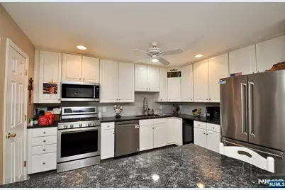 18 Bradshaw Court B3 #B3, Hillsdale, NJ 07642 - Photo 14