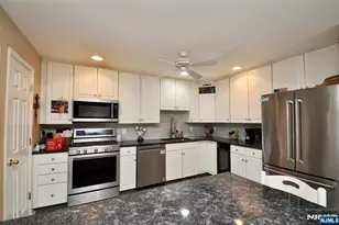 18 Bradshaw Ct B3, Hillsdale, NJ 07642 - Photo 14