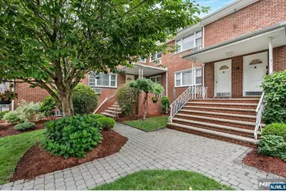 201 Oakdene Place D1 #D1, Cliffside Park, NJ 07010 - Photo 2