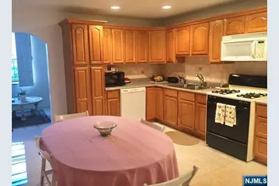 525 Harrison Avenue 2F #2F, Harrison, NJ 07029 - Photo 2