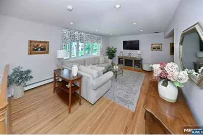 102 Lisa Court, Wyckoff Township, NJ 07481 - Photo 2