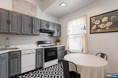 86 Clendenny Avenue, Jersey City, NJ 07304 - Photo 8