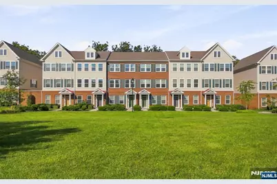 18 Litchfield Lane, Fair Lawn, NJ 07410 - Photo 2