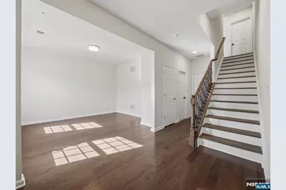 18 Litchfield Lane, Fair Lawn, NJ 07410 - Photo 4
