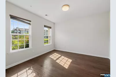 18 Litchfield Lane, Fair Lawn, NJ 07410 - Photo 6