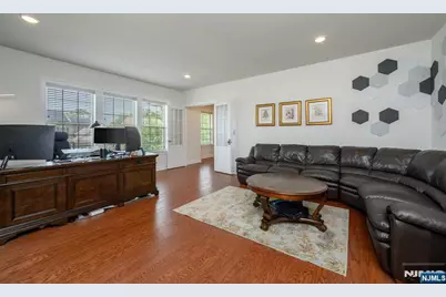 22 Hilltop Drive, Caldwell, NJ 07006 - Photo 6