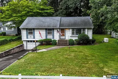 423 W Oakland Avenue, Oakland, NJ 07436 - Photo 2