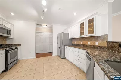 155 The Promenade, Edgewater, NJ 07020 - Photo 10