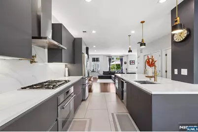 282 Roslyn Court 282X #282X, West New York, NJ 07093 - Photo 16