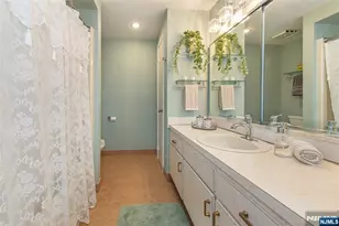 122 Macleish Ct, Mahwah, NJ 07430 - Photo 20