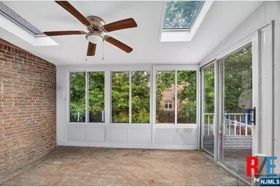 1068 Anderson Avenue, Fort Lee, NJ 07024 - Photo 10