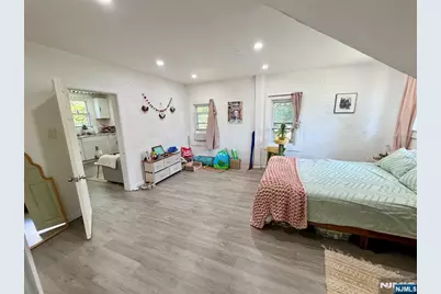 390 Apt 5 Orange Road 5 #5, Montclair, NJ 07042 - Photo 4