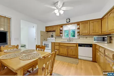 522 Helena Avenue, Wyckoff Township, NJ 07481 - Photo 14