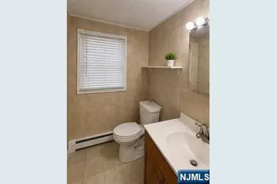 185 Oakwood Avenue 2 #2, Cliffside Park, NJ 07010 - Photo 8