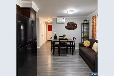 185 Oakwood Avenue 2 #2, Cliffside Park, NJ 07010 - Photo 4