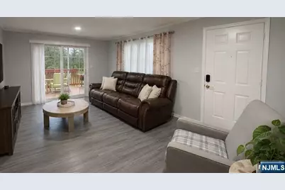 185 Oakwood Avenue 2 #2, Cliffside Park, NJ 07010 - Photo 2