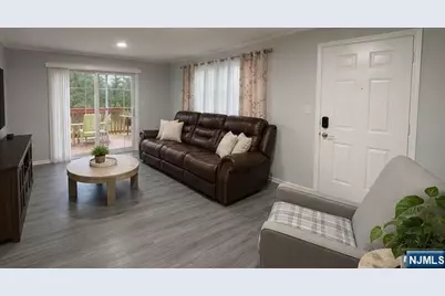 185 Oakwood Avenue 2 #2, Cliffside Park, NJ 07010 - Photo 1