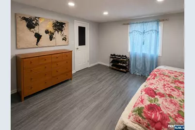 185 Oakwood Avenue 2 #2, Cliffside Park, NJ 07010 - Photo 6