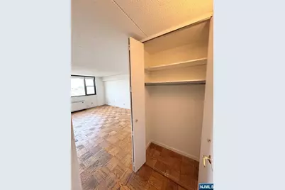 250 Gorge 17I #17I, Cliffside Park, NJ 07010 - Photo 8
