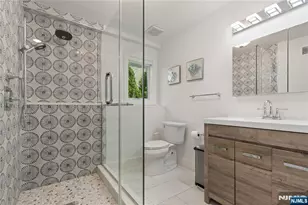 2038 Hoefleys Ln A, Fort Lee, NJ 07024 - Photo 34