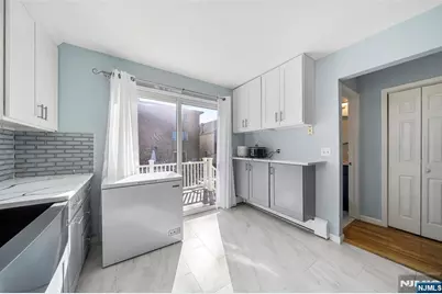 224 Warren Avenue A #A, Fort Lee, NJ 07024 - Photo 8