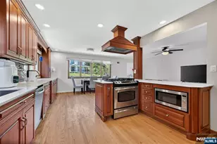 447 Van Dyke St, Ridgewood, NJ 07450 - Photo 6
