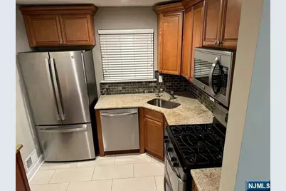 1047 Cambridge Court 1047 #1047, Mahwah, NJ 07430 - Photo 10