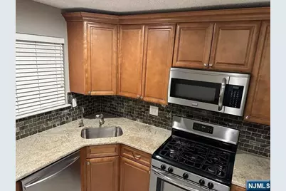 1047 Cambridge Court 1047 #1047, Mahwah, NJ 07430 - Photo 12