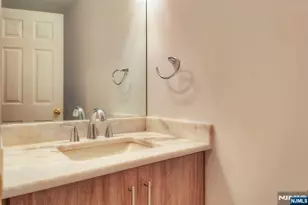 124 Panorama Dr, Edgewater, NJ 07020 - Photo 6